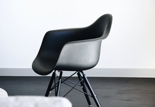 Elevate Your Entertainment Space: Stylish Bar Chairs for Home Bars and Kitchen Counters