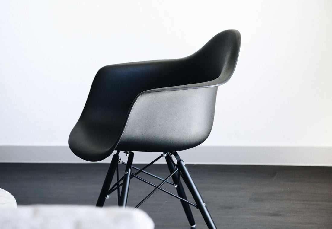 Elevate Your Entertainment Space: Stylish Bar Chairs for Home Bars and Kitchen Counters